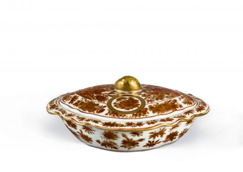 Porcelain dish with lid