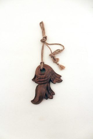 Brooch/Pendant in carved wood (D. João V product line)